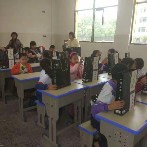 发扬传统文化        继承中华国粹------架桥镇中心小学毛笔书法兴趣班开班