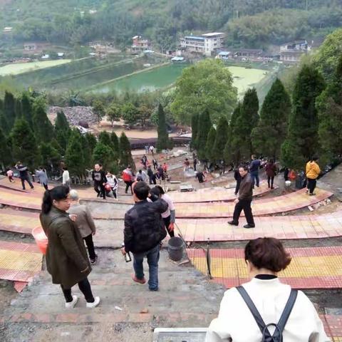 尤溪县文笔山陵园迎来清明祭扫高峰