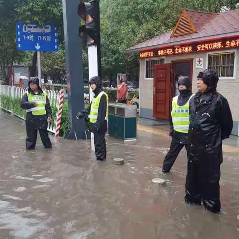 区建设局及时应对强降雨，切实做好城市防汛