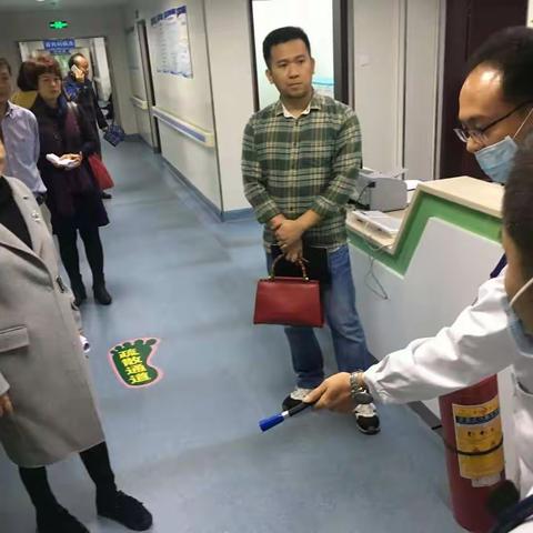 为做好迎接国务院安全生产考核——海口市第四人民医院吴莉娟院长带队开展安全生产巡查