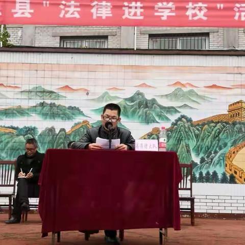 学习安全法律知识，做安全法律宣传小卫士--- --记食药监忠县分局到马灌中学开展“法律进学校”活动