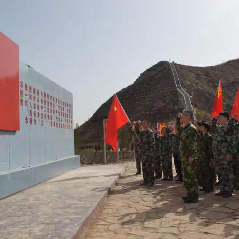 平安街道开展清明节前缅怀革命先烈暨参观学习后池村新愚公精神活动