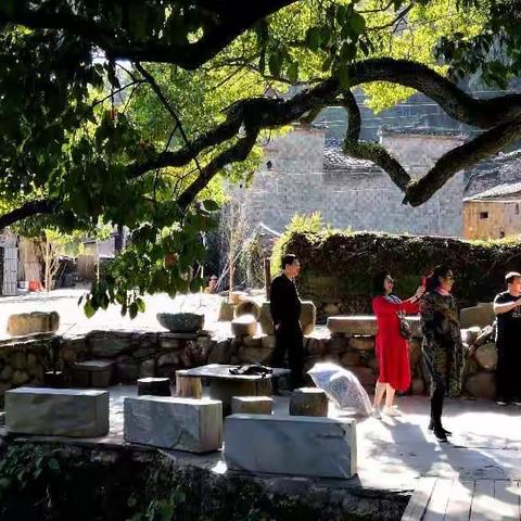 天上瑶池，人间瑶里。