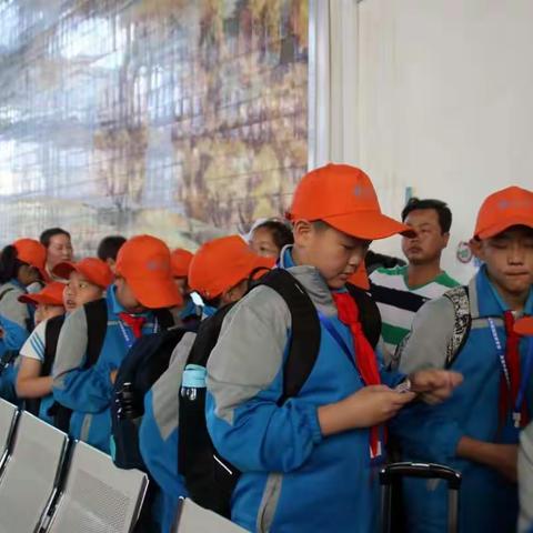 “跨过苍茫天山，深恋故土新疆”五年级北疆研学课程系列之《火车上的课程》