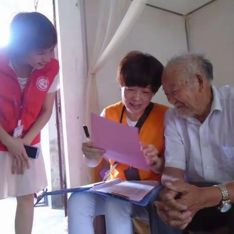 社工白天黑夜忙探访，只为23名高龄困难居民更美好