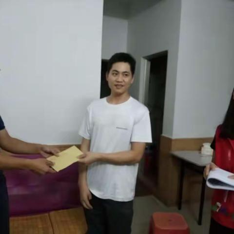 践行十九大精神，开展帮扶困难群众工作