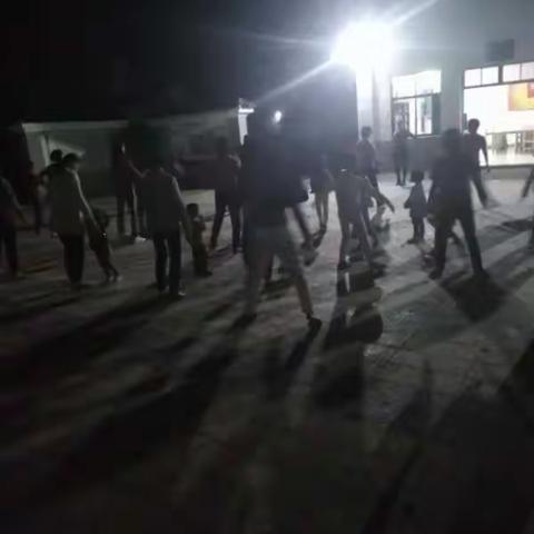 南街镇丰源村梅双坪广场健身舞蹈活动