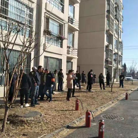 前朱各庄村“两会”期间开展消防安全演练活动