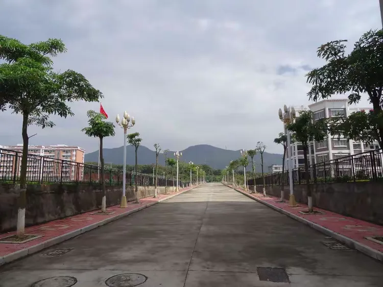 您好，福建省莆田华侨职业中专学校！