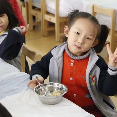 大良顺峰幼儿园迎新年自助餐