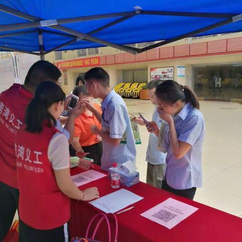 南湾街道“千人千家 百人百企”道路交通安全宣传系列活动进企业之联创科技园（副本）