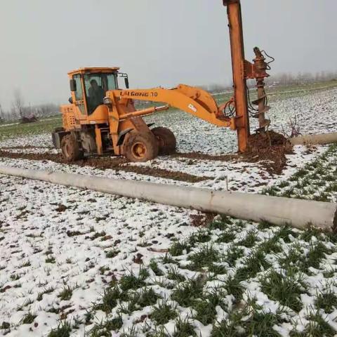 国网平舆县供电公司奋战冰雪第一线 紧急恢复受损电力线路