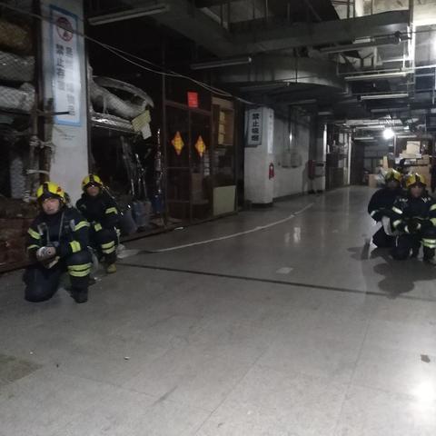 水清沟中队开展辖区高层建筑地下火灾扑救熟悉演练