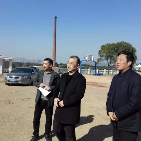县委常委宣传部长戈竹武、副县长王芳来到上畈小学调研