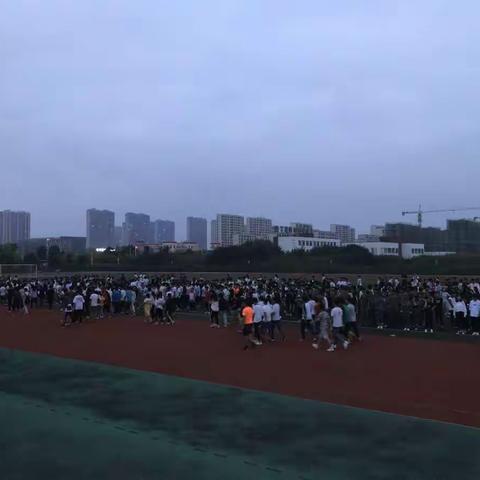 学生安全重于泰山，疏散演练常抓不懈——芜湖电缆工业学校举行住宿生紧急疏散演练活动