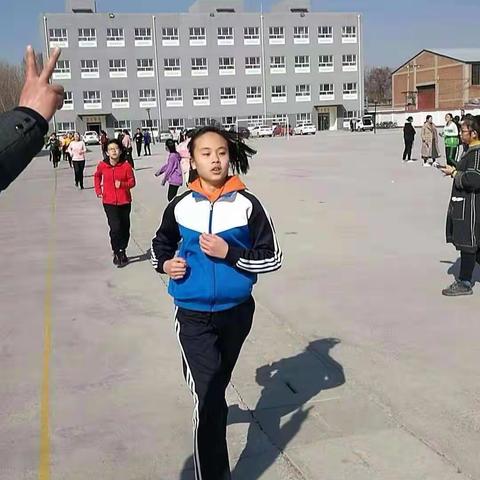 青春的脚步，绽放的笑容 ——实验中学初一2019年春季运动