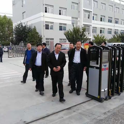 市领导到北洛初中调研安全维稳工作