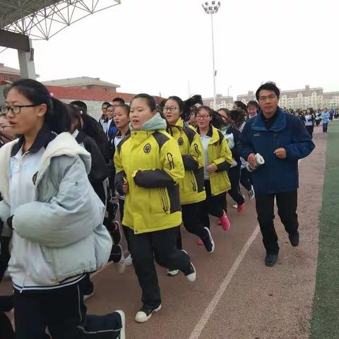 强健体魄，磨炼意志，筑梦塔高         ——塔里木高级中学跑操