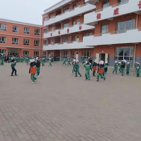 明华实验小学开展地震避险疏散演练