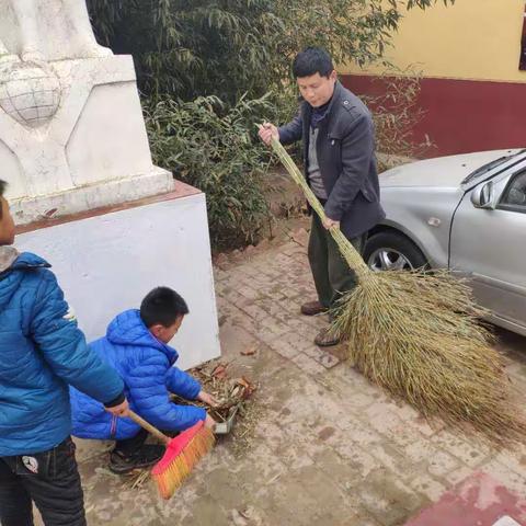 师生齐动手，洁净我家园 ——民心小学全体师生清洁校园，喜迎新学期