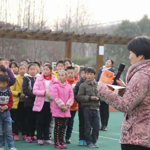 栖霞中心小学冬锻运动会。