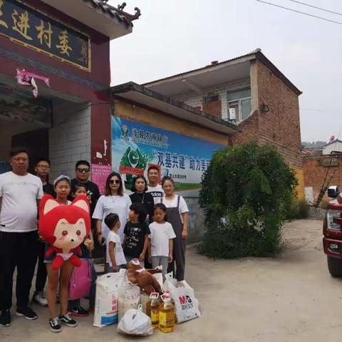 爱心人士慰问贫困户，真情帮扶暖人心！