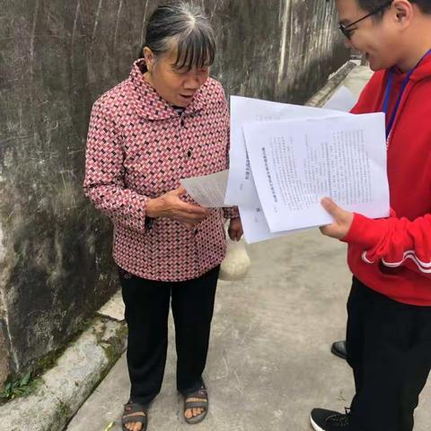 河溪镇开展《创文在路上，法治在身边，你我齐参与》入户宣传大行动