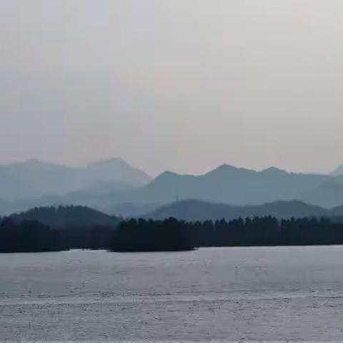 万佛湖景，落霞与孤鹜齐飞，湖水共长天一色