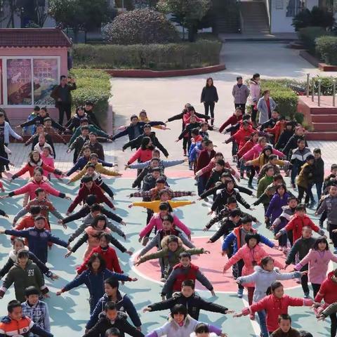 走近孩子的内心，亲子同行！