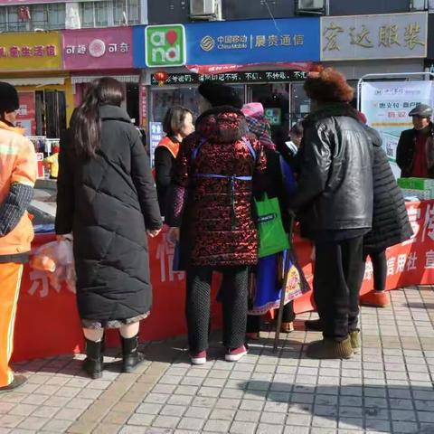 茂县信用社开展“情系游子 情暖巴蜀”反假货币宣传活动