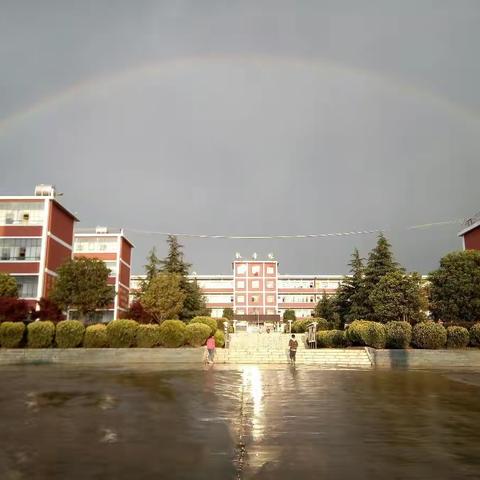 阿岗二中大门口从来就不缺少美