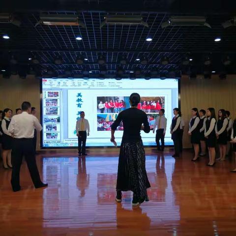 滨河小学教师参加区诗文朗诵比赛