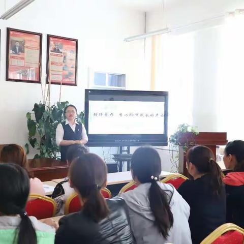 “家长课堂”——库尔勒市梨香小学促进家校共育