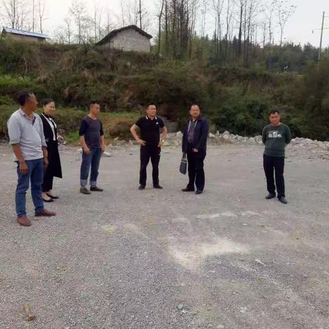 县政协副主席龙三高到猫儿乡太阳山村调研