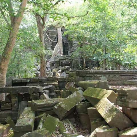 柬埔寨金边吴哥六天游之四          （崩密列、洞里萨湖、大榕树村）