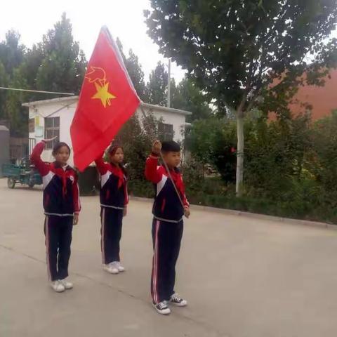 陆集乡中心小学--纪念少先队建队69周年少先队入队仪式