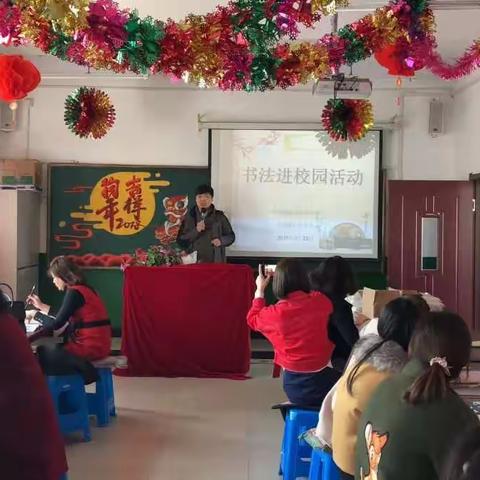 团文圣区委联合文圣区小屯镇中心小学举行“青少年综合服务平台物资发放仪式暨书法进校园活动”