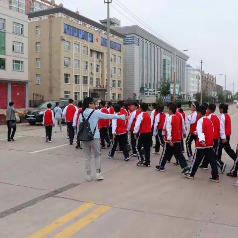 走近橄榄绿，情缘国防梦