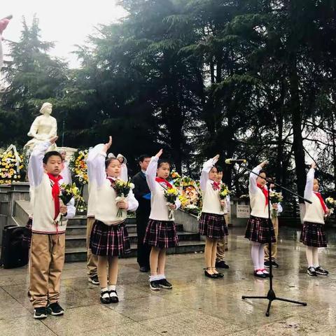 诵原创诗歌 祭革命英烈