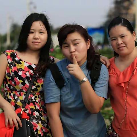 一家人泰国游：“สวัสดี！”