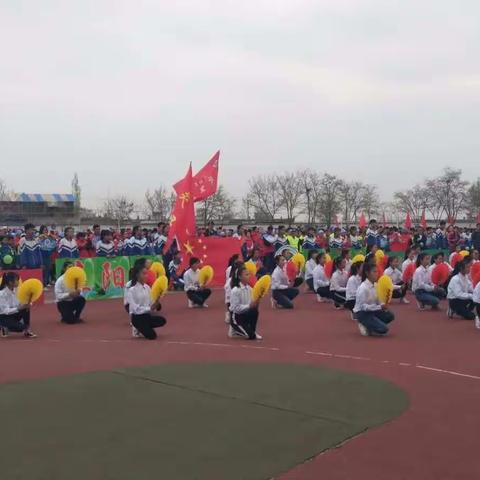 鸣奏青春旋律，抒写运动乐章       ——灵武回中春季田径暨亲子运动会七年级（7）班活动掠影