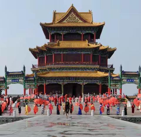 庆“三八”，400旗袍女集聚横店圆明园