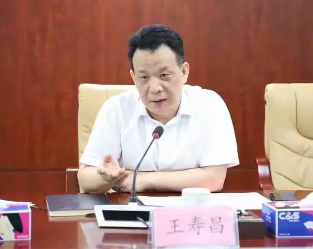 ▼ 随后，街道党工委副书记、办事处主任王寿昌同志讲话。他指出，市环卫测评标准越来越细致，说明环境品质