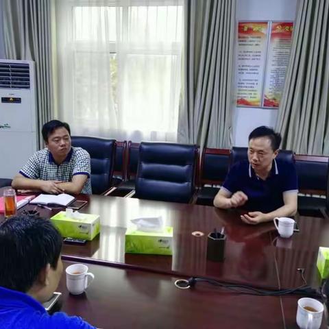 同心同力，精诚协作，稳步推进。