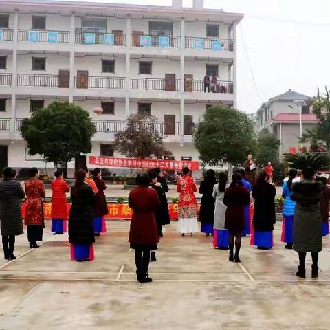 桑植县旗袍协会举办学习中国妇女十二大精神宣讲会及旗袍培训班