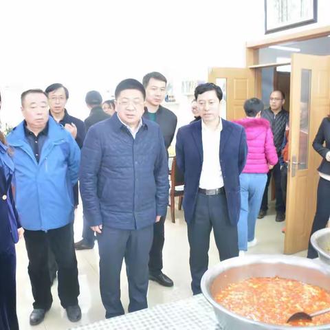 东洲区党政主要领导视察校园食品安全工作