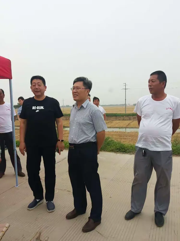 县委副书记张义军深入山口镇调研秸秆禁烧等重点工作