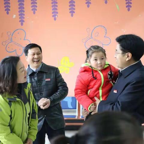 区领导福利院里过新年，孤残儿童笑开颜！