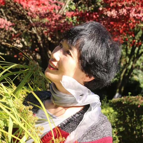 微笑，让时光绽放出你想要的风采