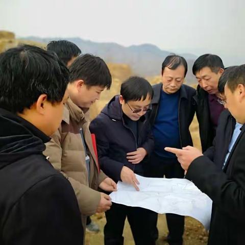 县领导苑华东同志督导项目建设